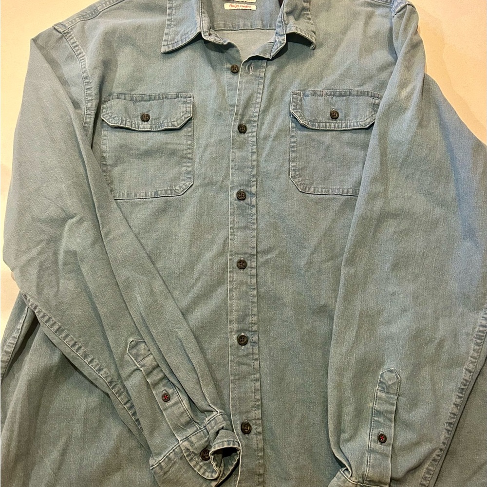 Wrangler blue denim chambray button up shirt